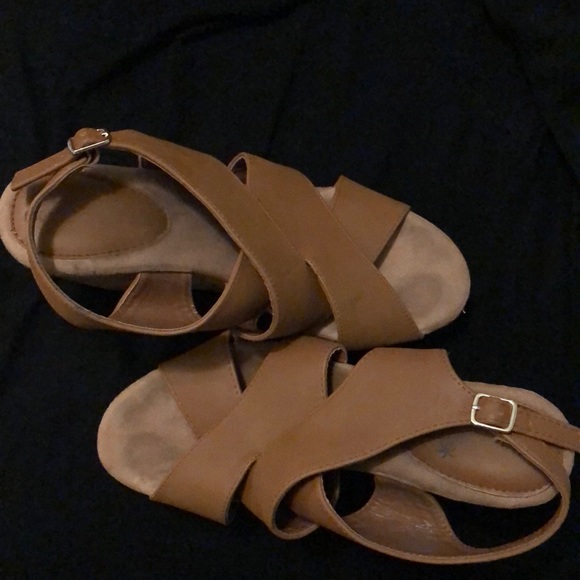 Size 8 Tan Montego Bay Club (Payless) Wedges - Picture 4 of 8
